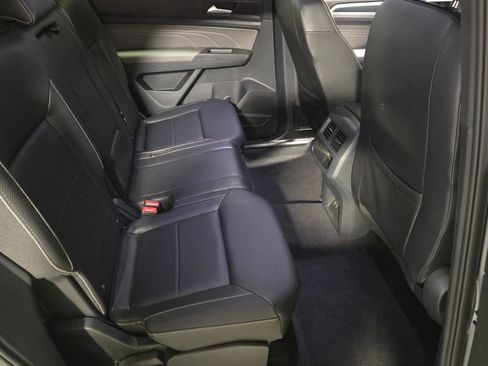 Certified 2021 Volkswagen Atlas Cross Sport SE w/ Panoramic Sunroof Package FWD image 17