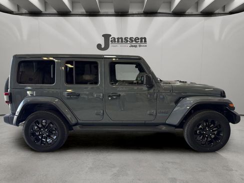 Used 2025 Jeep Wrangler Unlimited Sahara AWD/4WD image 5