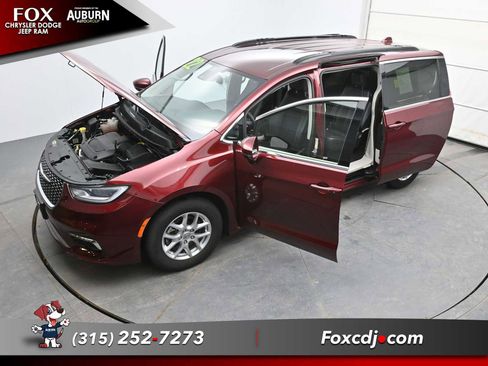 Used 2022 Chrysler Pacifica Touring-L image 34
