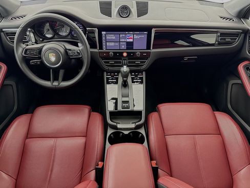 Certified 2025 Porsche Macan AWD/4WD image 27