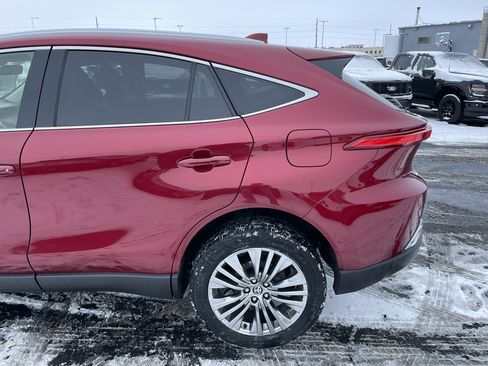 Used 2021 Toyota Venza XLE image 36