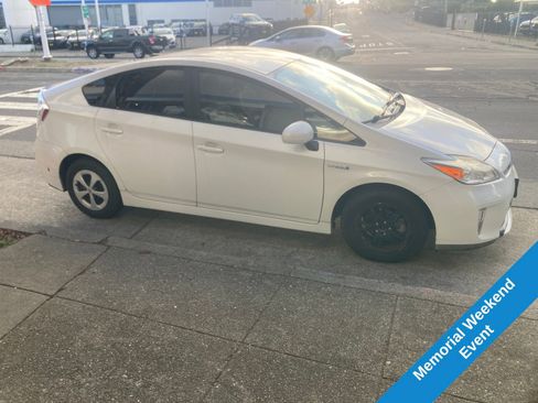 Used 2015 Toyota Prius Four w/ Preferred Accessory Package FWD image 19