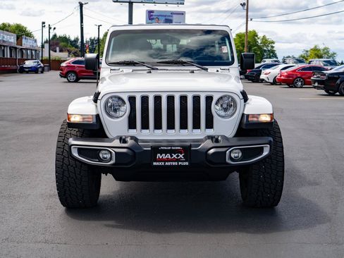 Used 2018 Jeep Wrangler Unlimited Sahara w/ Uconnect 4C Nav & Sound Group AWD/4WD image 3