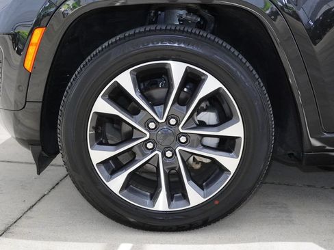 Used 2024 Jeep Grand Cherokee Overland w/ Luxury Tech Group IV AWD/4WD image 11