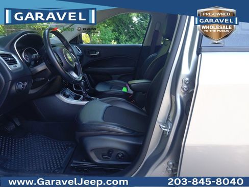 Used 2019 Jeep Compass Latitude w/ Popular Equipment Group AWD/4WD image 2