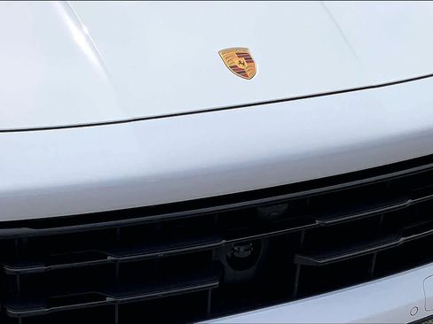 Used 2025 Porsche Cayenne image 28