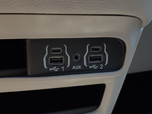 Certified 2024 Chrysler Pacifica Touring-L AWD/4WD image 33