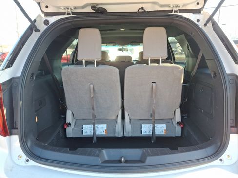 Used 2015 Ford Explorer XLT image 28