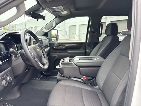 Used 2025 Chevrolet Silverado 2500 LT w/ Convenience Package AWD/4WD image 18