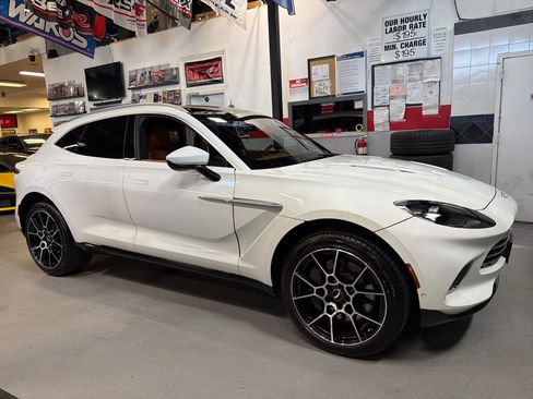 Used 2021 Aston Martin DBX AWD/4WD image 4
