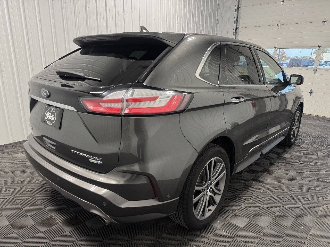 Used 2019 Ford Edge Titanium w/ Equipment Group 301A AWD/4WD image 3