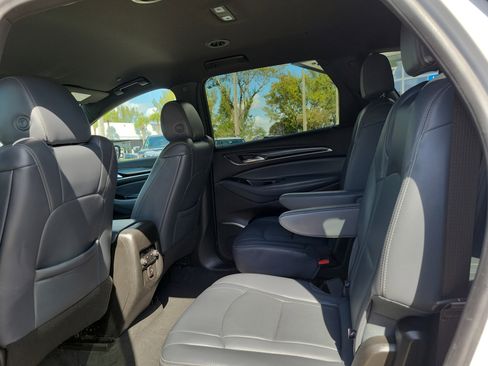 Used 2023 Buick Enclave Essence image 13