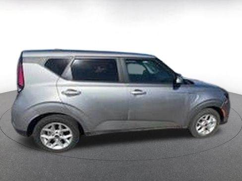 Used 2025 Kia Soul LX w/ LX Technology Package FWD image 10