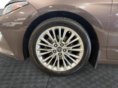 Used 2019 Toyota Avalon Limited w/ Advanced Safety Package FWD image 15