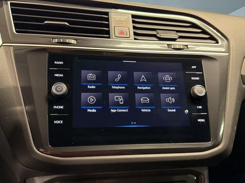 Used 2024 Volkswagen Tiguan SE FWD image 23