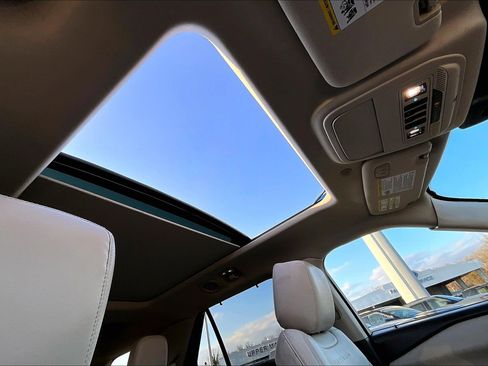 Used 2020 Ford Explorer Platinum w/ Premium Technology Package image 22