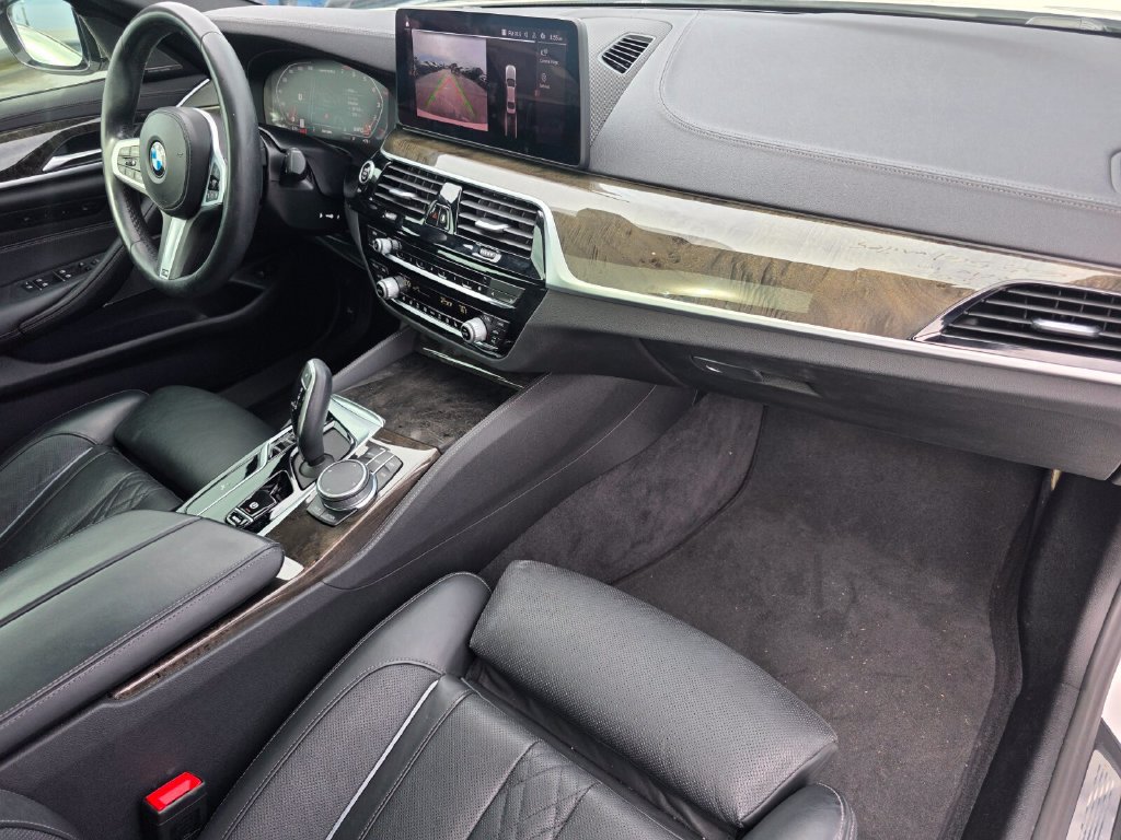 Used 2021 BMW M550i xDrive w/ Premium Package AWD/4WD image 21
