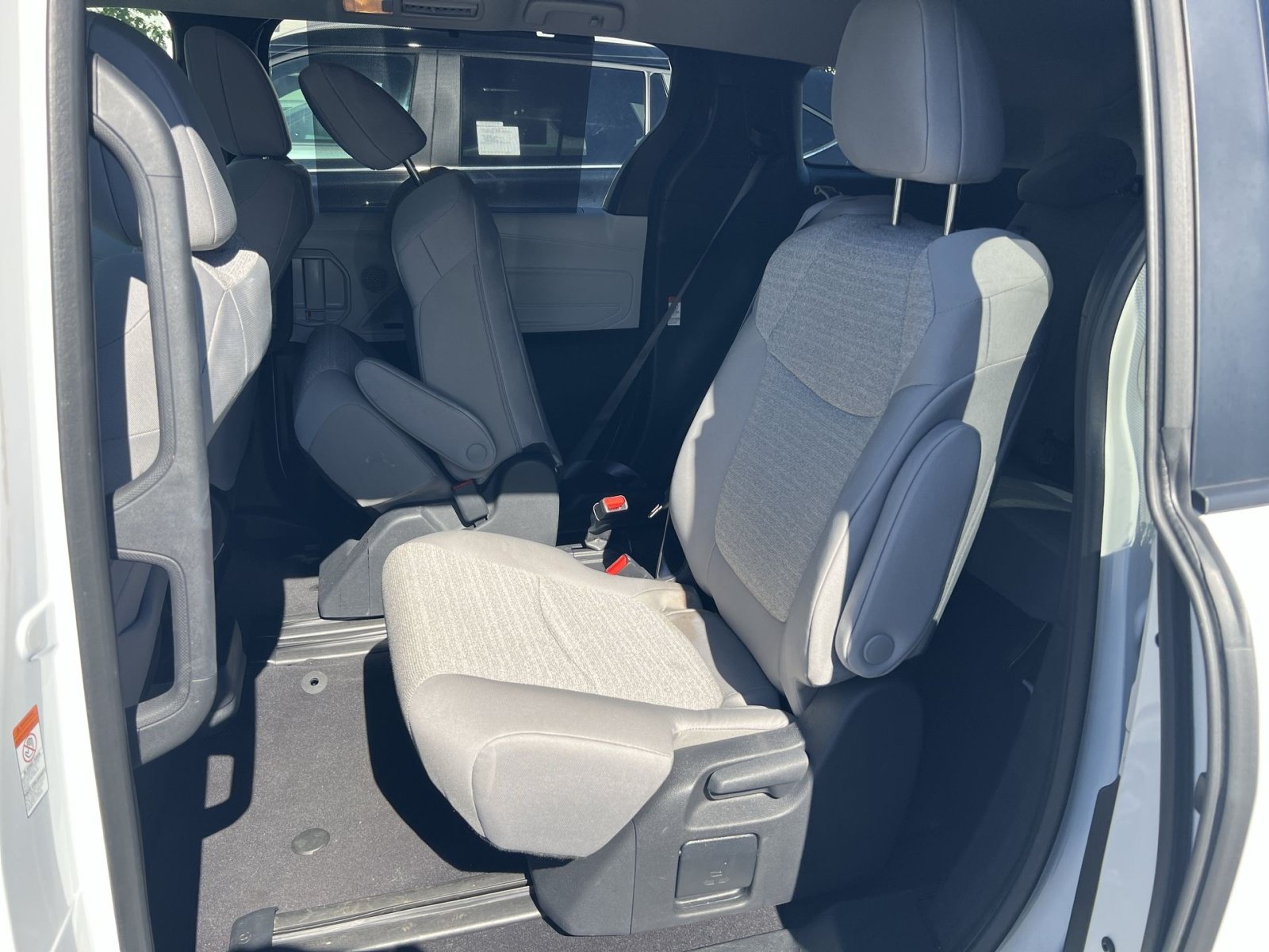 Used 2025 Toyota Sienna LE FWD image 20