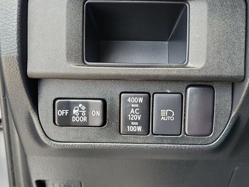 Used 2019 Toyota Tacoma TRD Sport AWD/4WD image 17