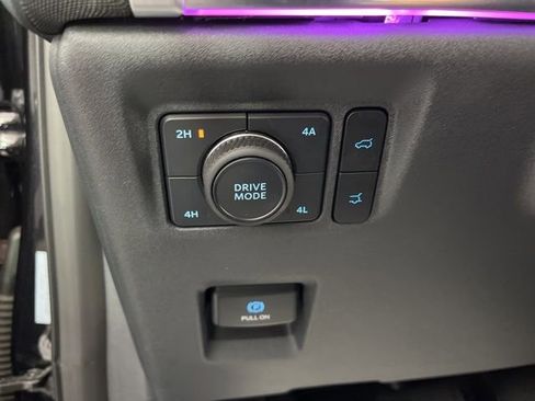 Used 2025 Ford Expedition Platinum image 29