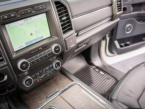 Used 2020 Ford Expedition Limited image 27