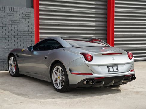 Used 2016 Ferrari California T RWD image 5