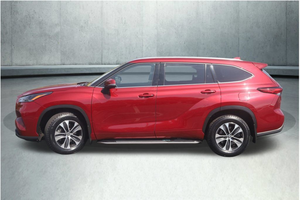 Certified 2021 Toyota Highlander XLE AWD/4WD image 23