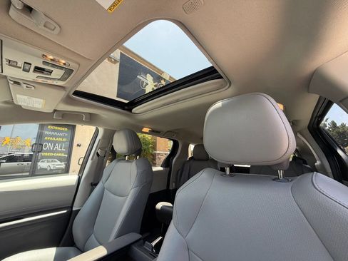 Used 2023 Toyota Sienna XLE FWD image 34