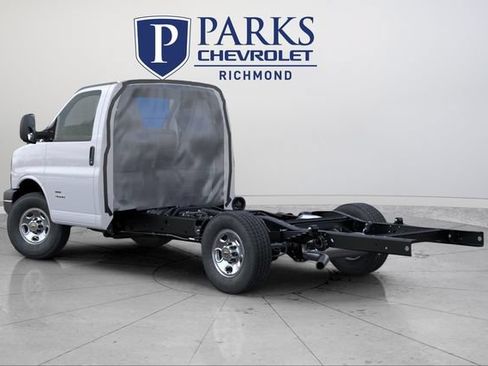 New 2025 Chevrolet Express 3500 w/ Power Convenience Package RWD image 4