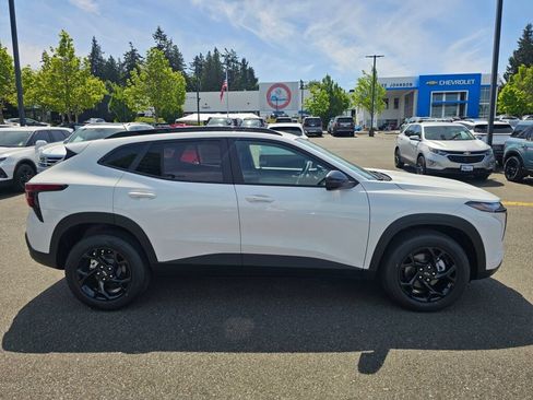 New 2026 Chevrolet Trax LT w/ Driver Confidence Package FWD image 4