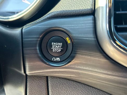 Used 2021 Jeep Grand Cherokee Laredo RWD image 39