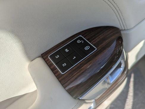 Used 2016 Land Rover Range Rover Supercharged image 13