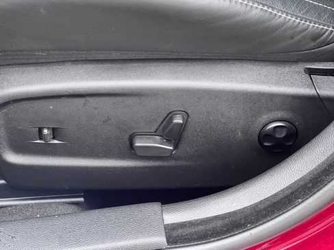Used 2023 Chrysler 300 C RWD image 15