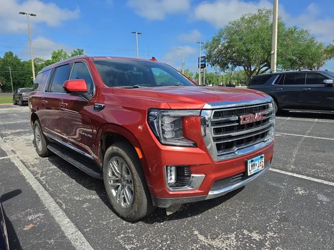 Used 2024 GMC Yukon XL SLT AWD/4WD image 2
