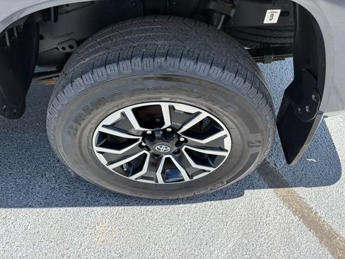 Used 2020 Toyota Tacoma TRD Sport AWD/4WD image 16