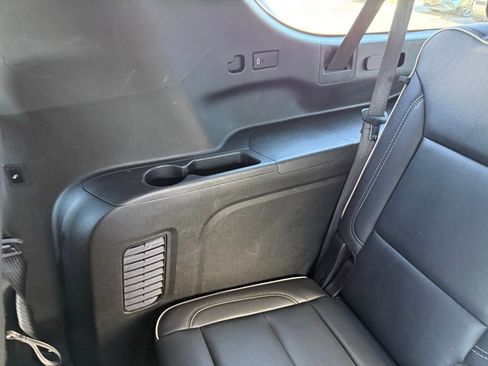 Used 2023 Chevrolet Suburban Premier image 32