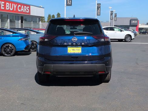 Used 2025 Nissan Rogue SV image 9