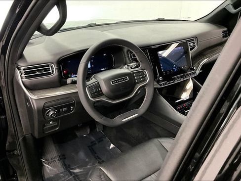 Used 2022 Jeep Wagoneer Series II AWD/4WD image 16