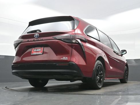 Used 2023 Toyota Sienna XLE FWD image 33