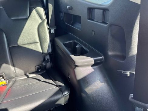 Used 2023 Kia Telluride LX FWD image 38