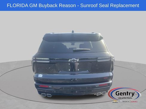 Used 2025 Chevrolet Traverse RS FWD image 3