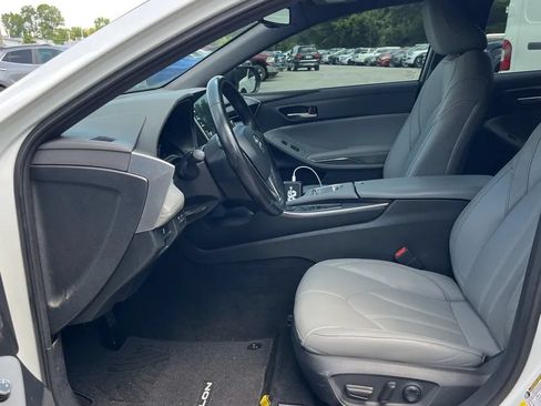 Used 2020 Toyota Avalon XLE w/ Moonroof Package FWD image 9