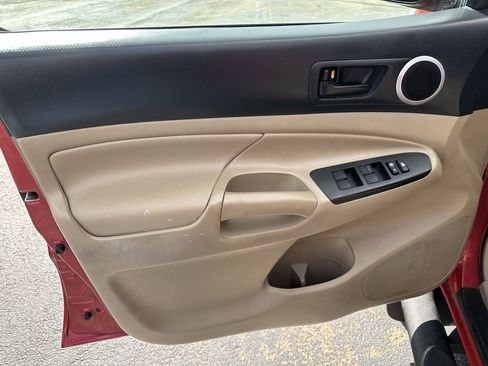 Used 2012 Toyota Tacoma PreRunner image 11