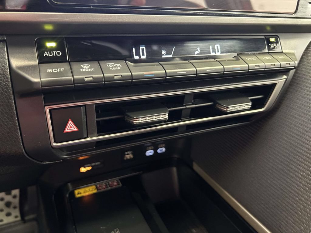 Used 2025 Toyota Camry SE FWD image 24
