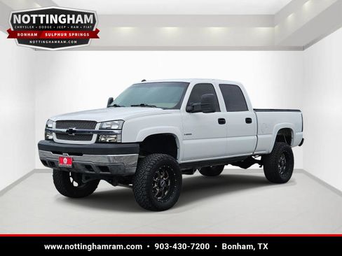Used 2004 Chevrolet Silverado 2500 LS w/ Heavy-Duty Power Package AWD/4WD image 3