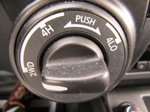 Used 2021 Nissan Titan PRO-4X w/ Pro-4x Convenience Package image 43