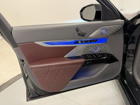 Used 2023 BMW 760i xDrive image 38