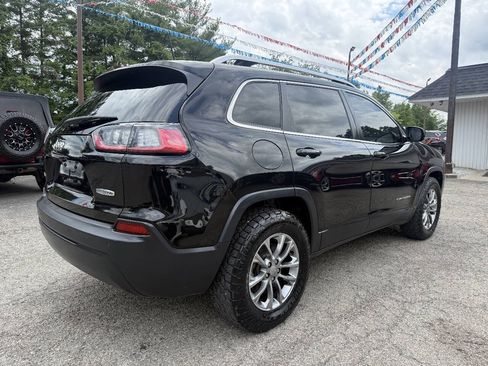 Used 2019 Jeep Cherokee Latitude Plus w/ Cold Weather Group AWD/4WD image 5