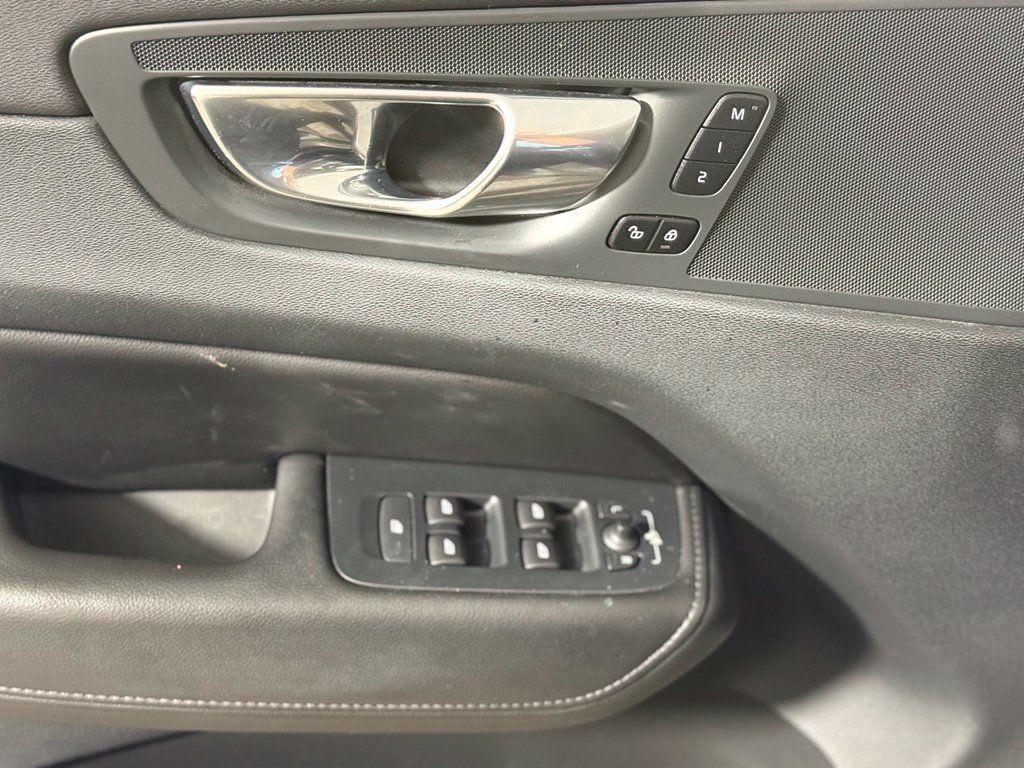 Used 2023 Volvo XC60 B5 Core AWD/4WD image 22