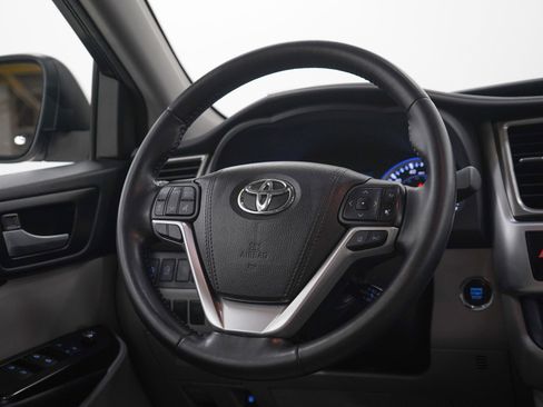 Used 2017 Toyota Highlander XLE w/ Protection Package #3 AWD/4WD image 14